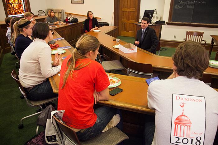 First-Year Interest Groups met throughout the fall for a variety of activities, including the Law & Policy FIG having lunch and a discussion with State Rep. Steve Bloom.