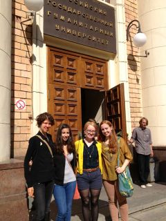 Dickinson-in-Moscow students (2013-2014) stand in from of the main entrance to RSUH.