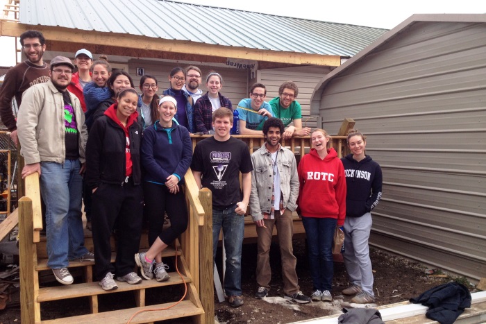 A group of students traveled to Kentucky for spring break to do community service.
