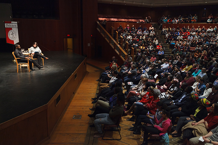 David Oyelowo speaks to an audience of about 800 in the Anita Tuvin Schlechter Auditorium. Photo by Carl Socolow '77.