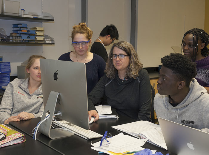 Student_Faculty_Research_Biology_Genetics_Lab_20180302_1032_700.jpg