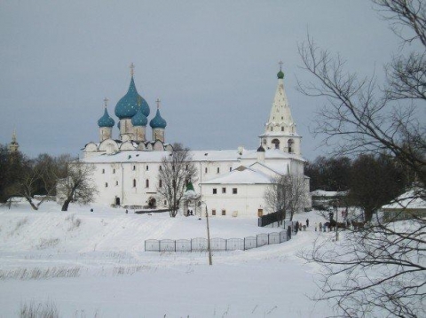 picture of suzdal kremlin in winter