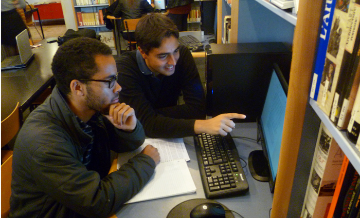 students tutor students at the multicultural writing center in Toulouse.