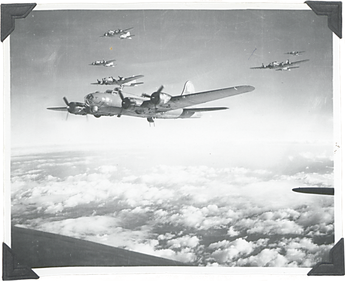 Planes flying in WW2
