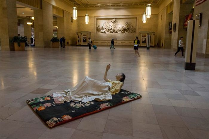 Eiko Otake, A Body in a Station. Photo by William Johnson.