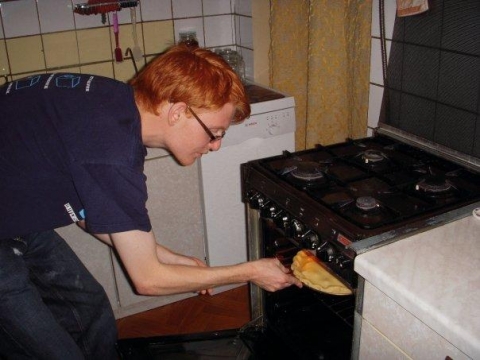 student baking pie with host family in moscow