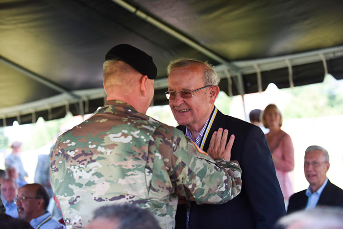 Sherwood "Woody" Goldberg '63 (right) was one of three Dickinsonians inducted into the U.S. Army ROTC Hall of Fame. Photo courtesy of U.S. Army Cadet Command.