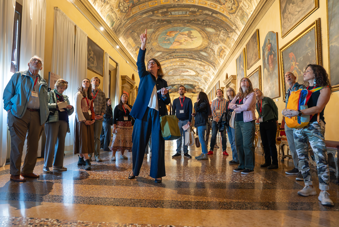 Following a classroom presentation on this distinctive 18th and 19th century pictorial genre, Adjunct Professor of Art History Elisabetta Cunsolo led participants on a tour of Bologna’s “painted gardens”—domestic environments, deceptively dressed up like beautiful gardens.