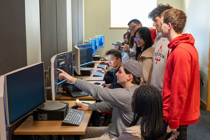 students in the Bloomberg finance lab