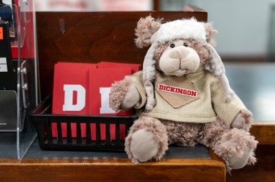 Bookstore_Bear_20221026_LOH_010