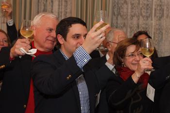 Image of Alumni offering a toast to President Durden