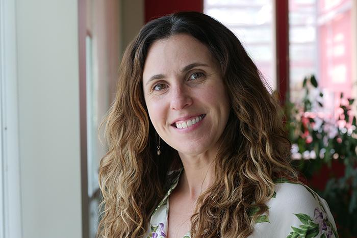 Dickinson College Professor Explores How Perceived Social Status Affects Health of New Mothers