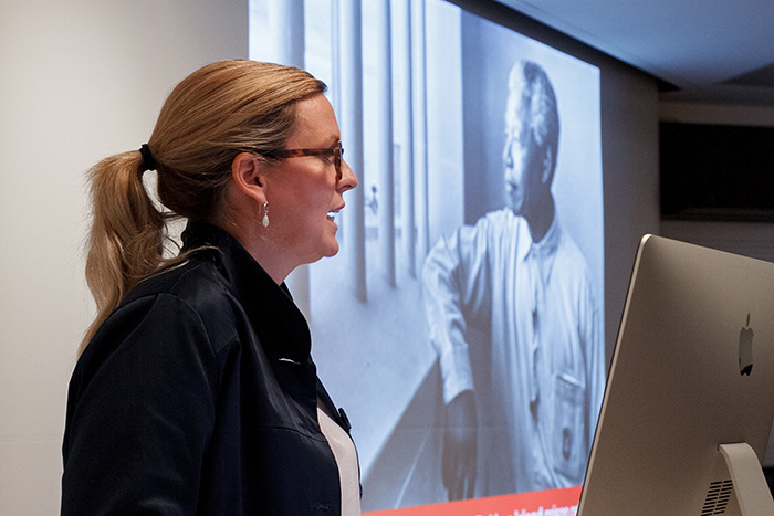 Musicologist, oral historian and documentarian Janie Cole speaks with students in a first-year seminar about music of the anti-apartheid movement. Photo by Carl Socolow '77.