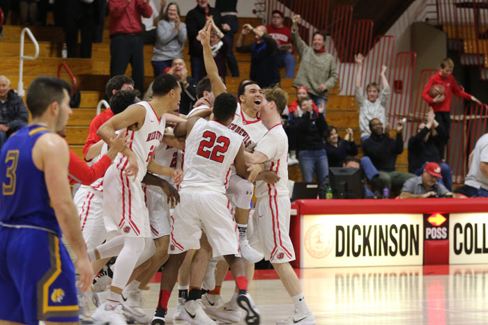 the basketball team celebrates