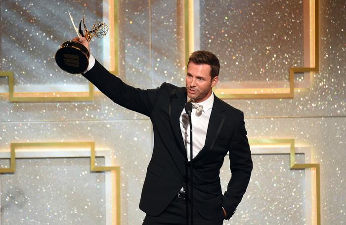 eric martsolf raises his Daytime Emmy award.