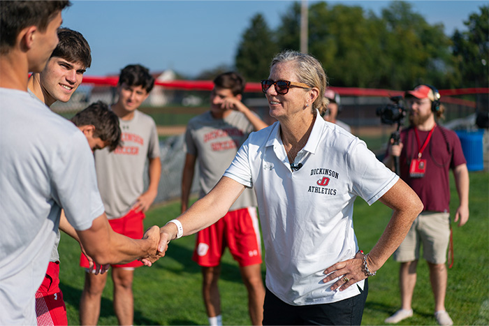 Fall sports president jones and celine cunningham visit mens soccer 20240827 loh 012 700x467 dsonmagf24