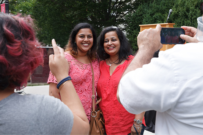 Familyfarewell 20150826 8144 700x467 plcweb
