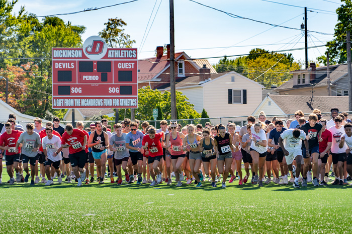 Students, alumni, and family members take part in the annual Run for Steph.