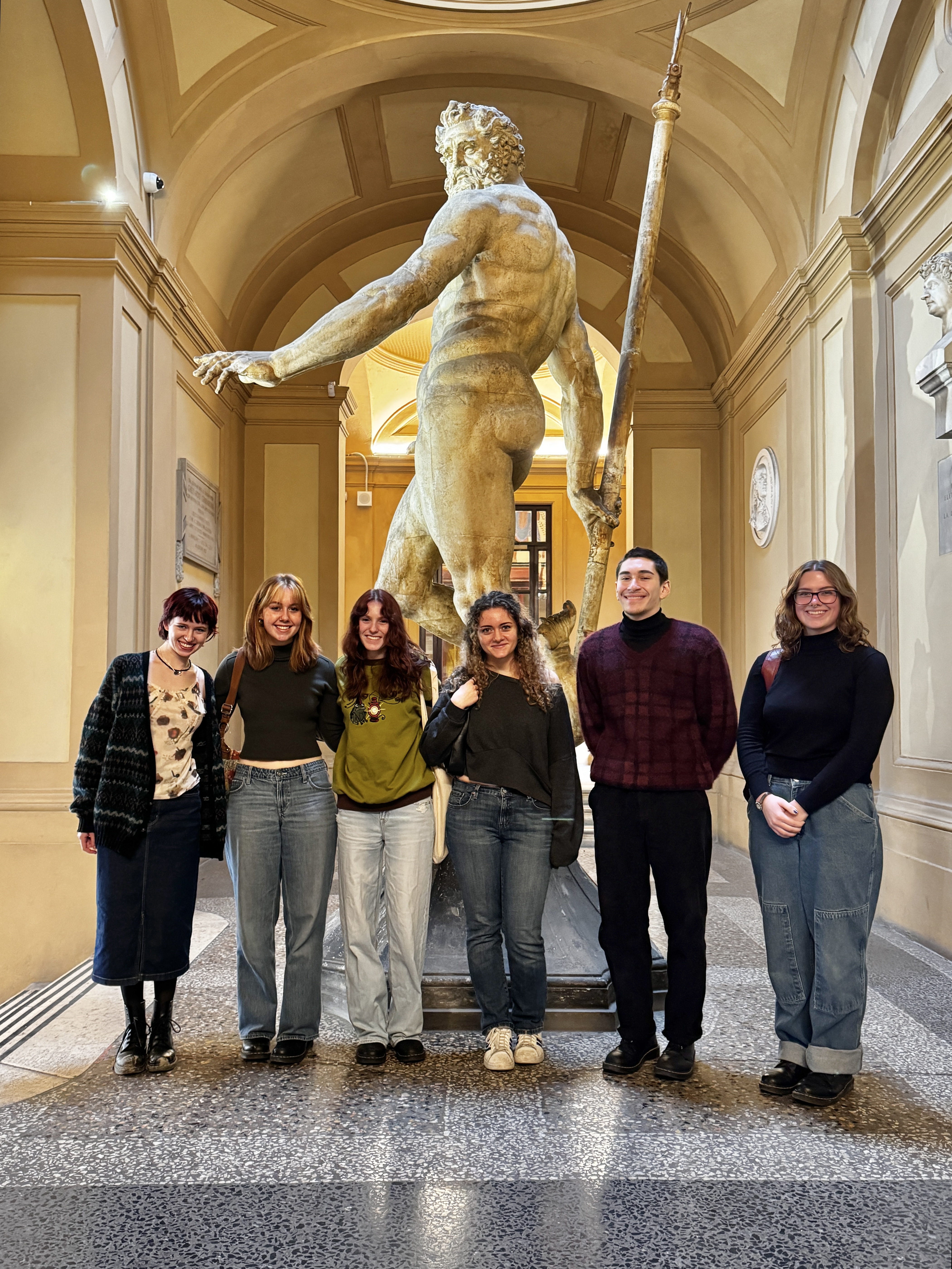 bologna students in museum 