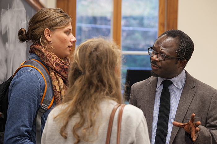 Jacob Jacob, visiting international scholar in international studies (far right), in an after-class discussion with students in his Social Movements class. Photo by Carl Socolow '77.