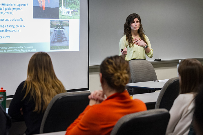 Leann Leiter '08 speaks with students about sustainability careers, during a February visit to campus.