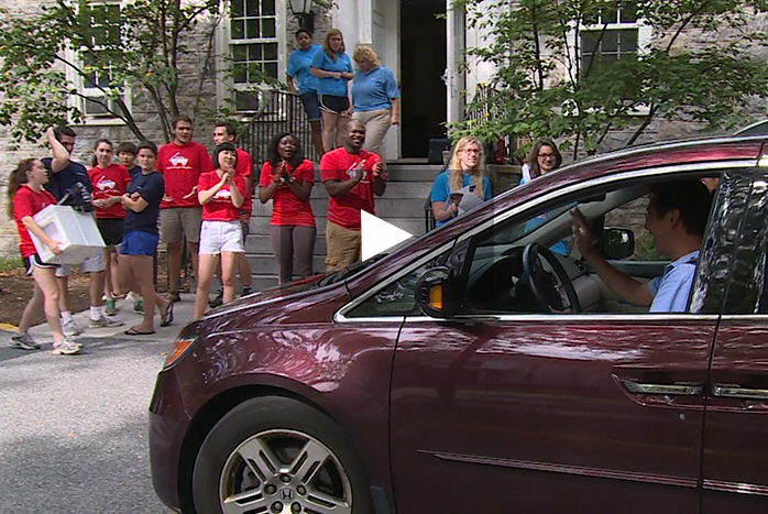 Members of the class of 2019 arrive on campus.