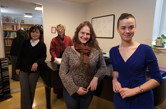 From left: Eun Ae Baik-Kim, Lynn Helding, Ann Fogler ’15 and Sara Tillett ’17. Photo by Carl Socolow '77.