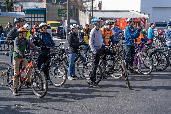 Photo of Northside Ride bicyclists.