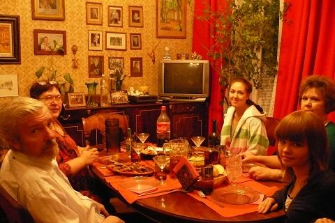 student having dinner with host family in moscow