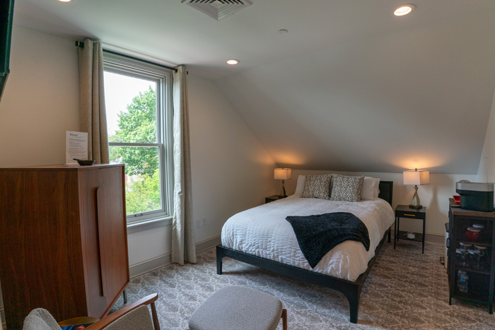 Paz Center Suite 4
