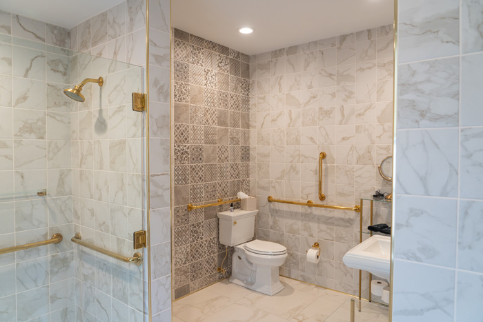 Paz Center Suite 2 Bathroom
