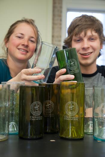 Picture of Charlie Acorn and Elaine Herbig with pint glasses