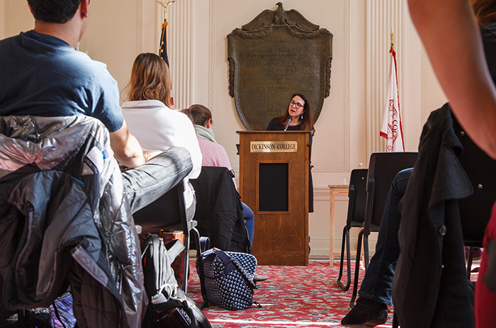 Stellfox Award-winner Lorrie Moore speaks with literature and writing students in Memorial Hall. 