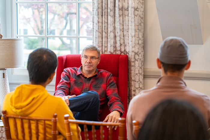 During his visit as the Burgess Institute's executive in residence, Steve Smith '92 discussed his career and his work as CEO of L.L. Bean with students.  Bringing students together with successful alumni like this is one of the many ways the Burgess Institute helps students in all majors prepare for successful careers in business, finance and leadership.