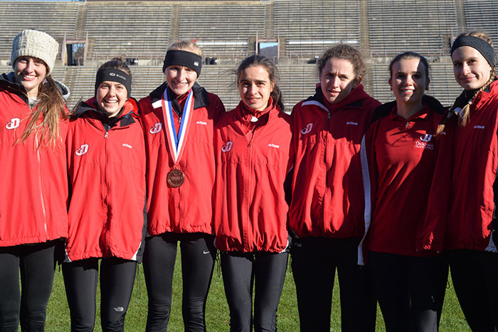 some members of rht women's cross country team