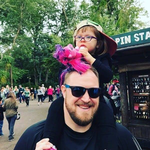 David Crosson '04 and his daughter.