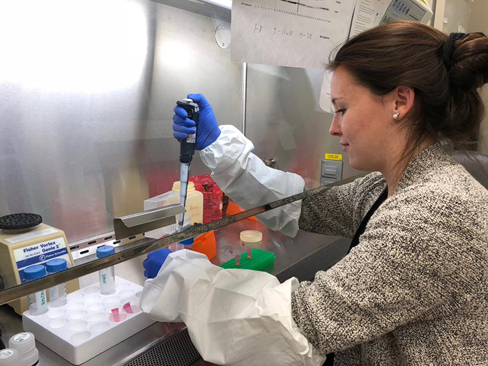 During her first internship experience as an undergraduate research assistant at Johns Hopkins Medicine, Ali Leiter '20 is quickly building her chops working in the lab and analyzing cancer cells.