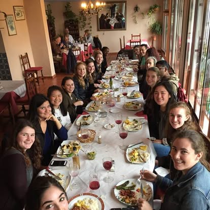 Málaga Director Mark Aldrich attending a dinner with students in 2017
