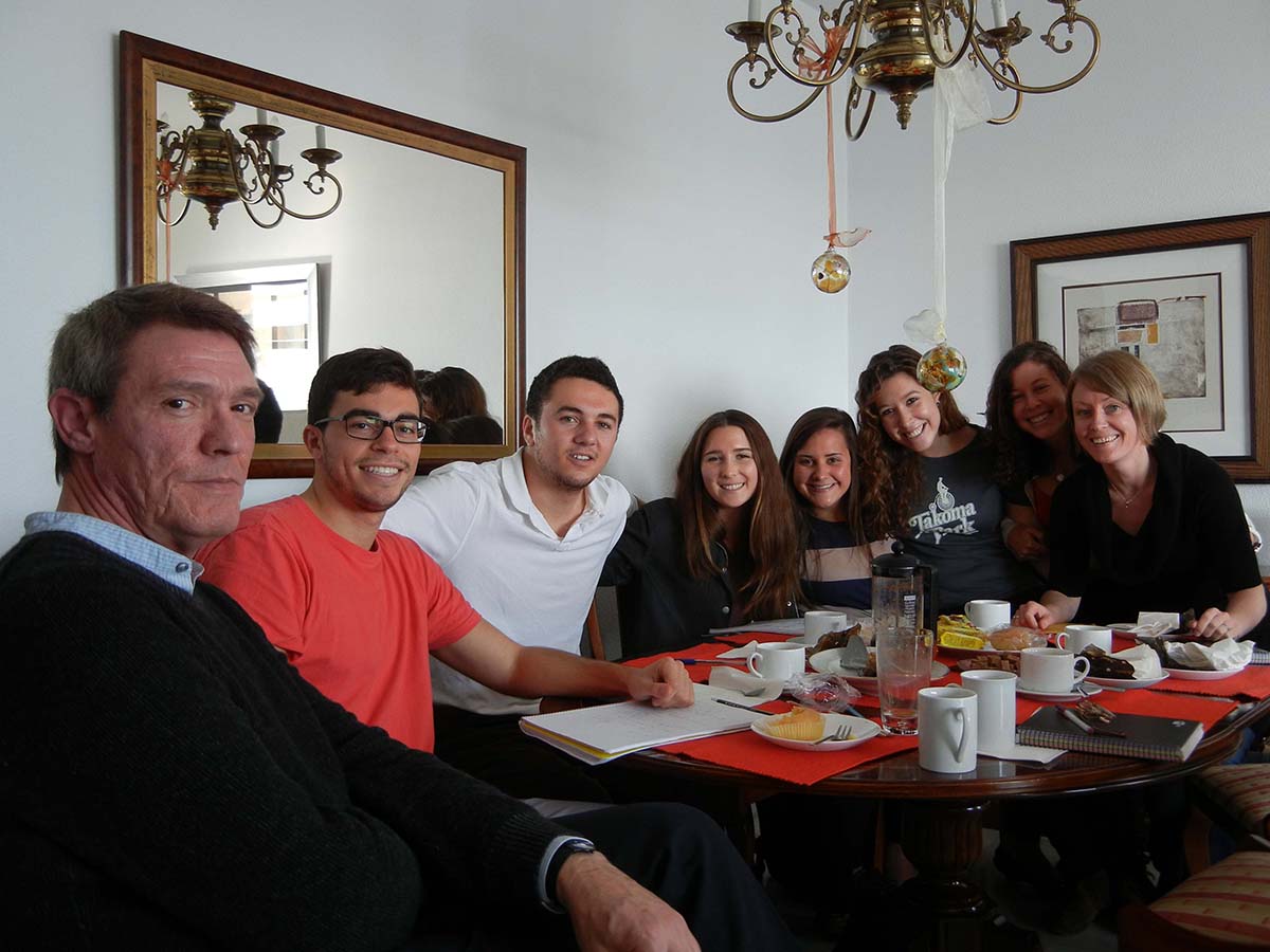 Málaga Director Jorge Sagastume with students at breakfast