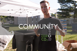 Student for class of 2020 at the orientation move in