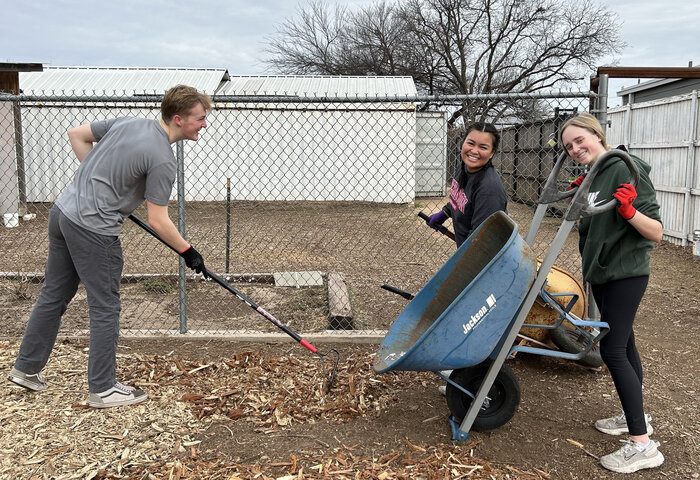 Students on a Winter Break Service Trip to Dallas, Texas