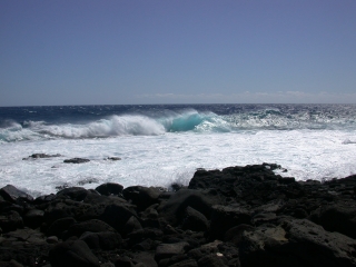 Big surf at south point 18o30 hawaii 3 19 04